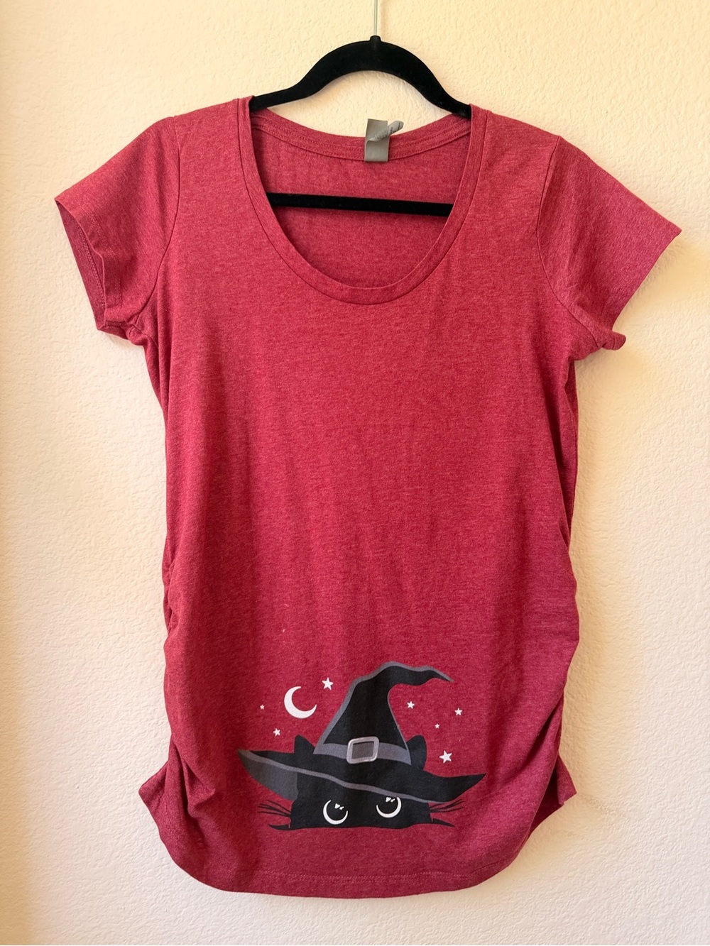Maternity Peeking Cat Witch Hat Halloween Graphic Tee